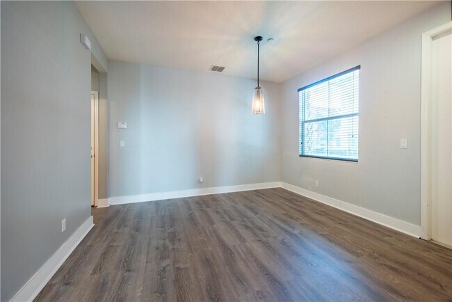 Building Photo - 4002 Cascada Cir