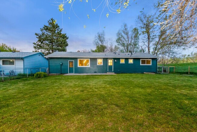 Building Photo - 317 Irish Dr.