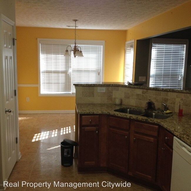 Building Photo - 3360 Gardenside Dr
