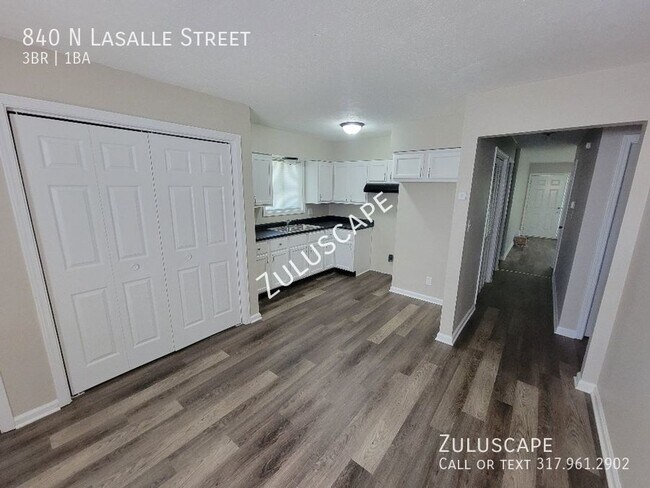 Building Photo - 840 N. Lasalle / Completely renovated 3 be...