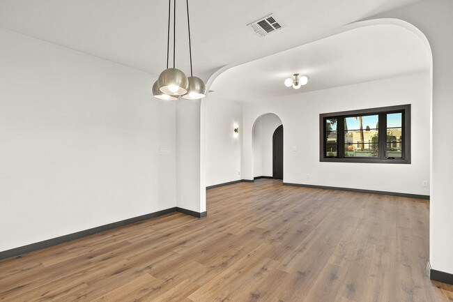 Building Photo - 5420 Monroe St