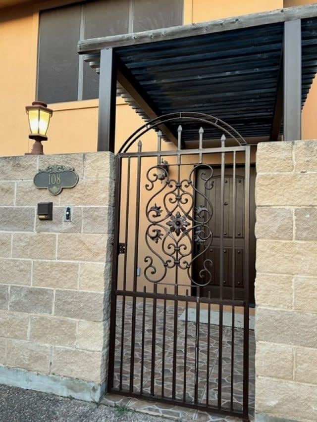 Foto del edificio - 1609 Saldana Ave