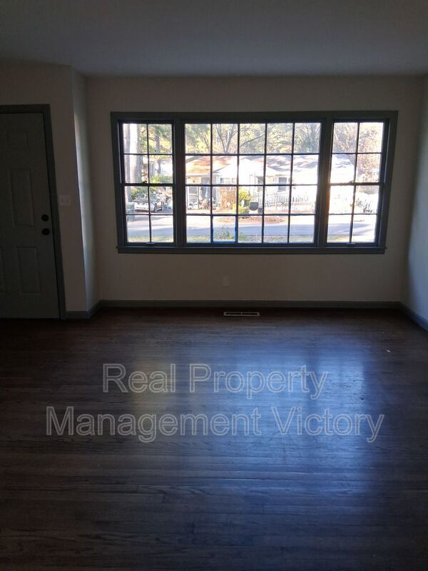 Building Photo - 213 Rose Dr