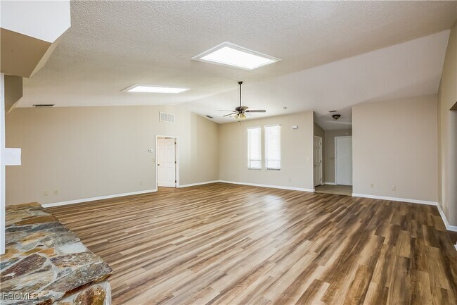 Foto del edificio - 1253 Paradise Way