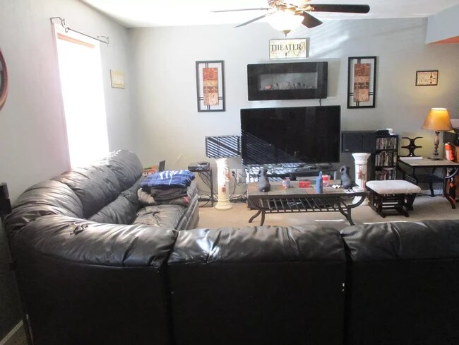 Building Photo - 6759 Woodcreeper Dr