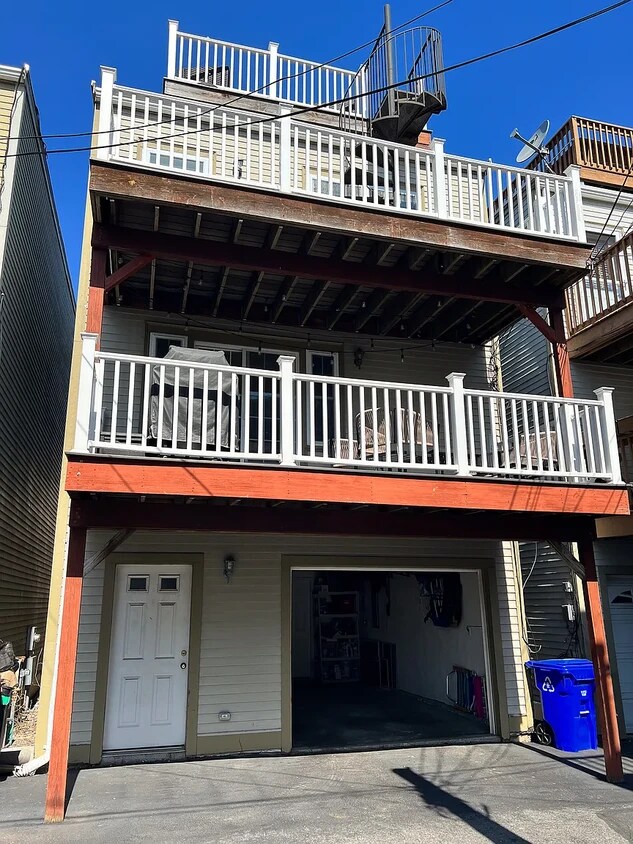 Primary Photo - 153 D St