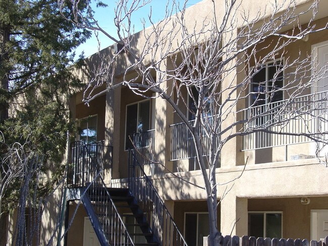 Building Photo - 205 Vassar Dr SE