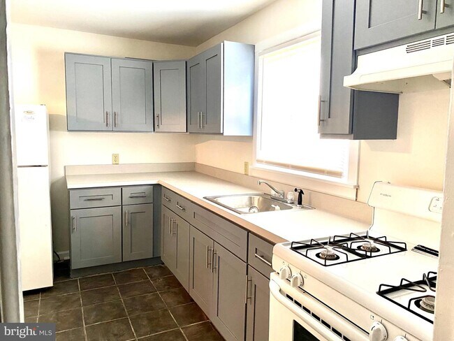 Building Photo - 5706 Fleetwing Dr