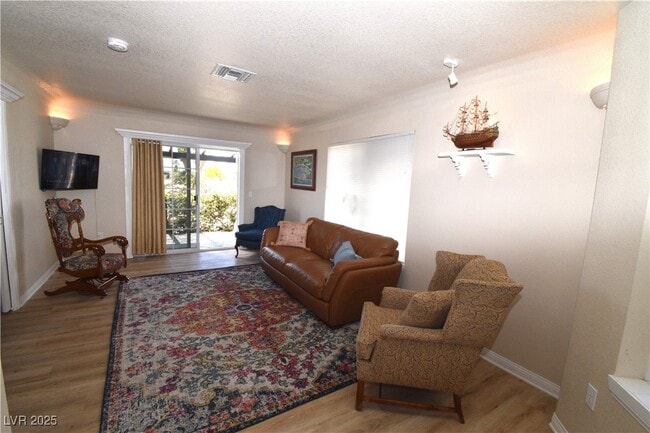 Building Photo - 6889 Beverly Glen Ave
