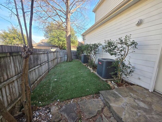 Foto del edificio - 6116 Thursby Ave