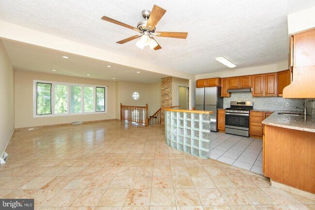 Foto del edificio - 15 Knollwood Dr
