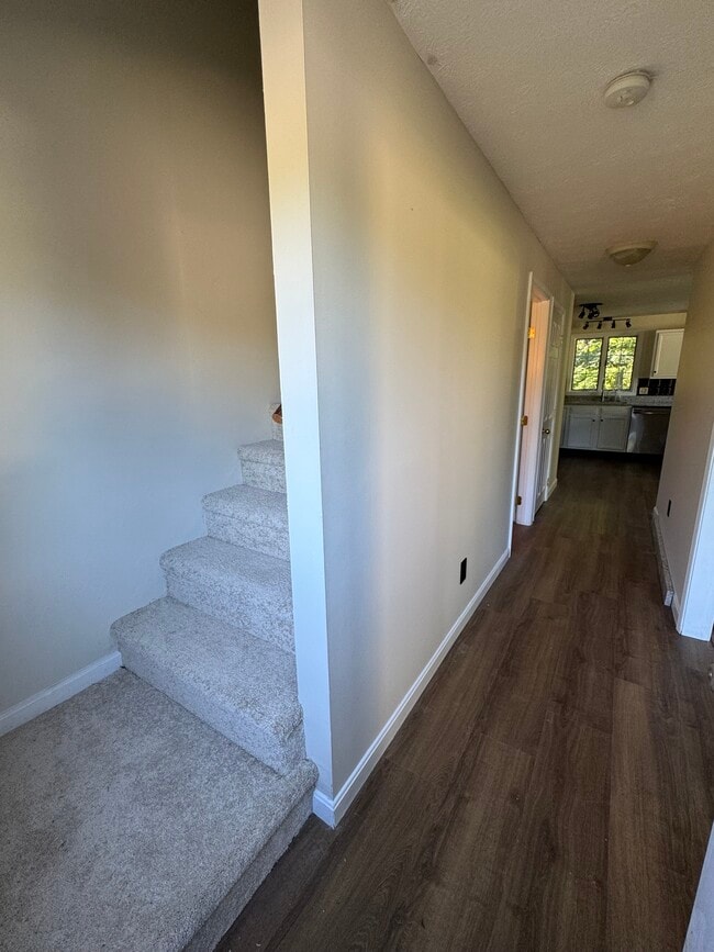 Entry - 109B County Rd