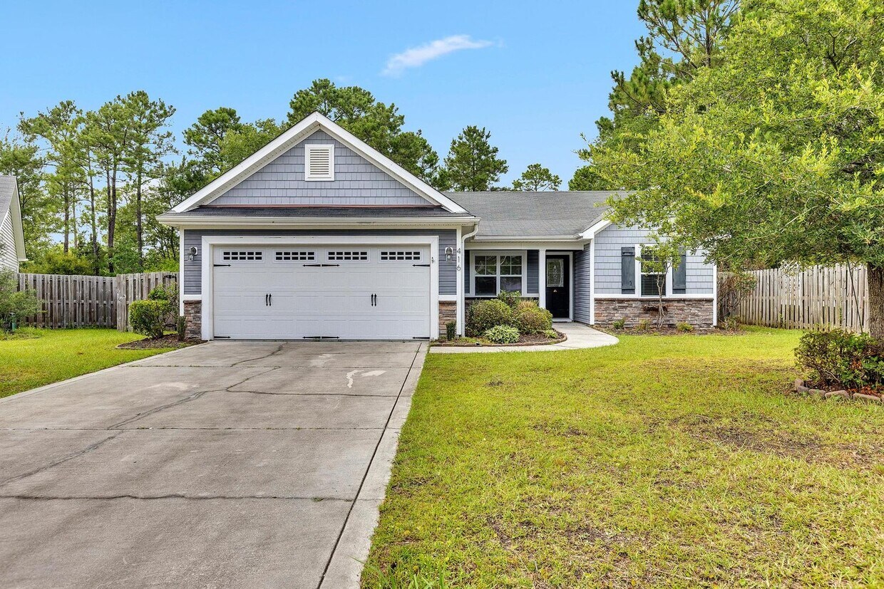 Foto principal - 3 bedroom with Community POOL!
