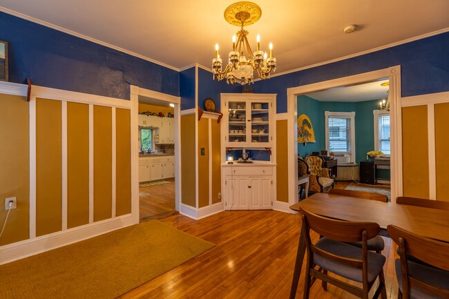 Foto del edificio - Historic, 3 bedroom home in the Chelsea Pa...