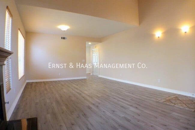 Building Photo - 3560 Pine Ave