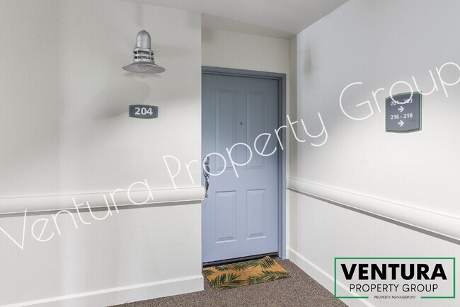 Foto del edificio - Spacious 2-Bedroom Condo with 2 Full Baths in Oxnards Channel Island