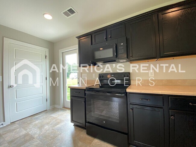 Foto del edificio - Home for Rent in Talladega, AL!!! Availabl...