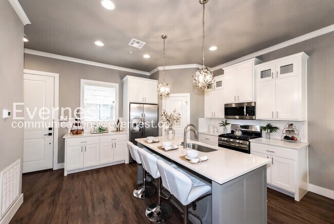 Foto del edificio - CONCESSION AVAILABLE! 2 Bed/2.5 Bath Town Home with Modern Amenities / Pet-Friendly / Available S...
