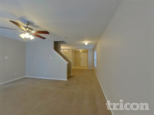 Building Photo - 923 Littleton Dr