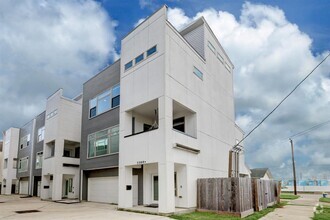Building Photo - 3308 Pease St