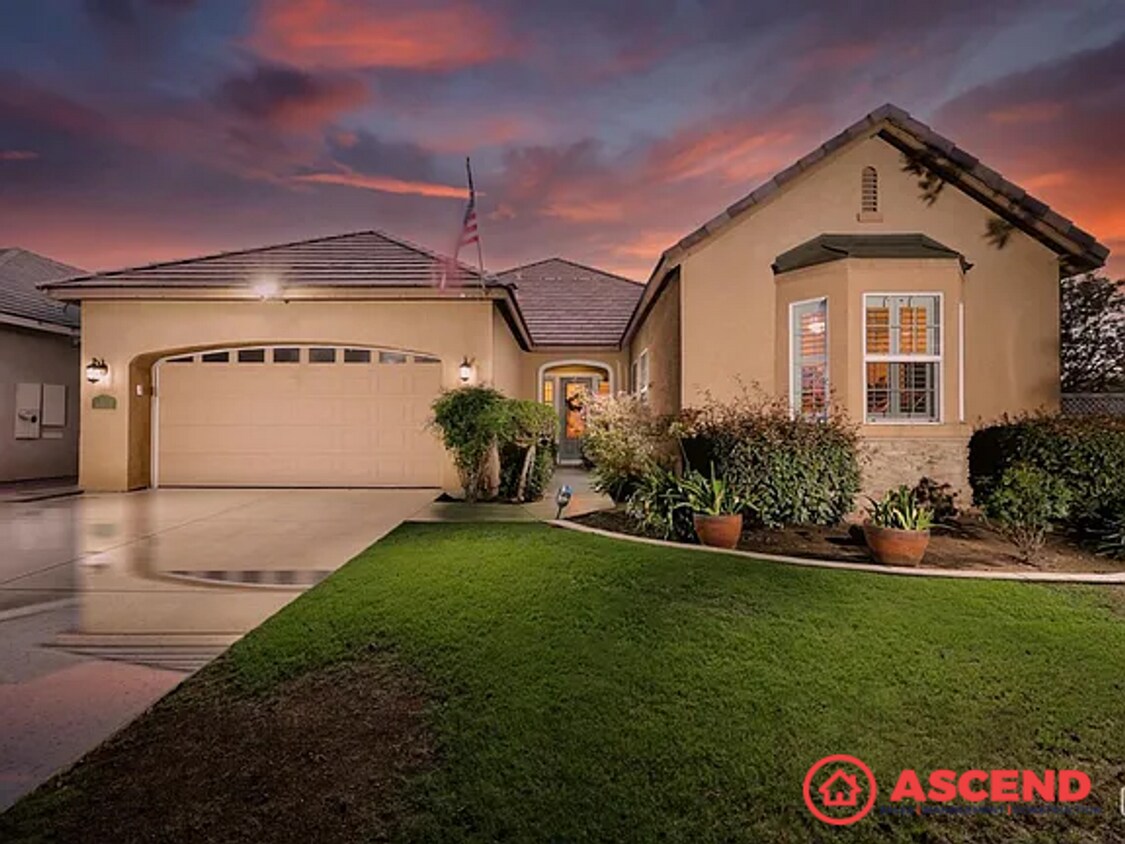 Foto principal - 3 Bedroom Home In Stockdale Ranch Area!