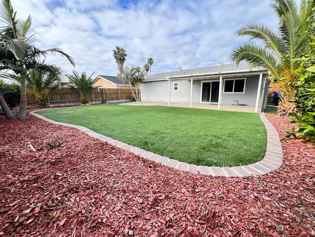 Building Photo - Mira Mesa Home 2 Bedroom 2 Bath- Recently ...