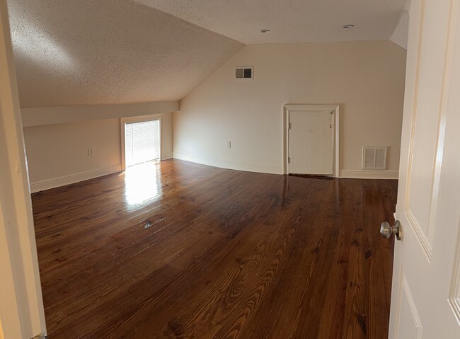 Building Photo - 2118 7th St