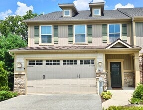 Building Photo - 6462 Park Forest Cir