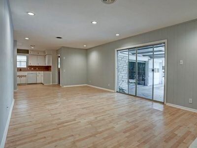 Foto del edificio - 2106 Forest Oaks Dr