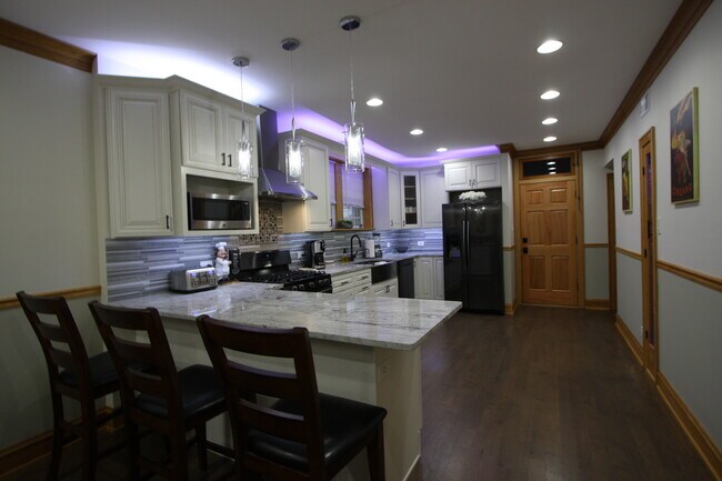 Building Photo - 5052 N Parkside Ave