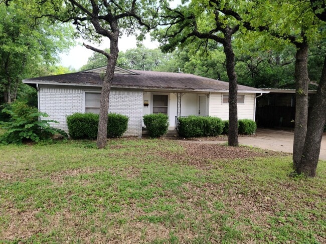 Building Photo - 2500 Yeager St
