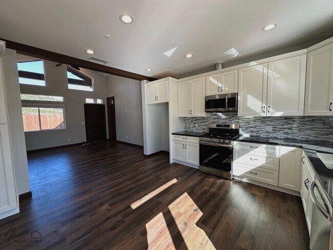 Foto del edificio - Homes Management - Beautiful Home for Rent...