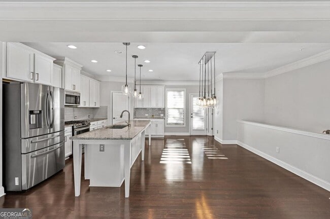 Building Photo - 6428 Brookside Blvd