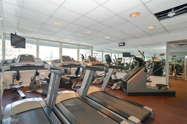 Foto del edificio - 1 br, 1 bath Condo - 111 E Chestnut St # 15