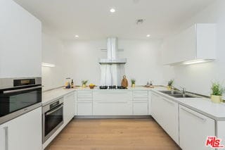 Building Photo - 825 Kings Rd