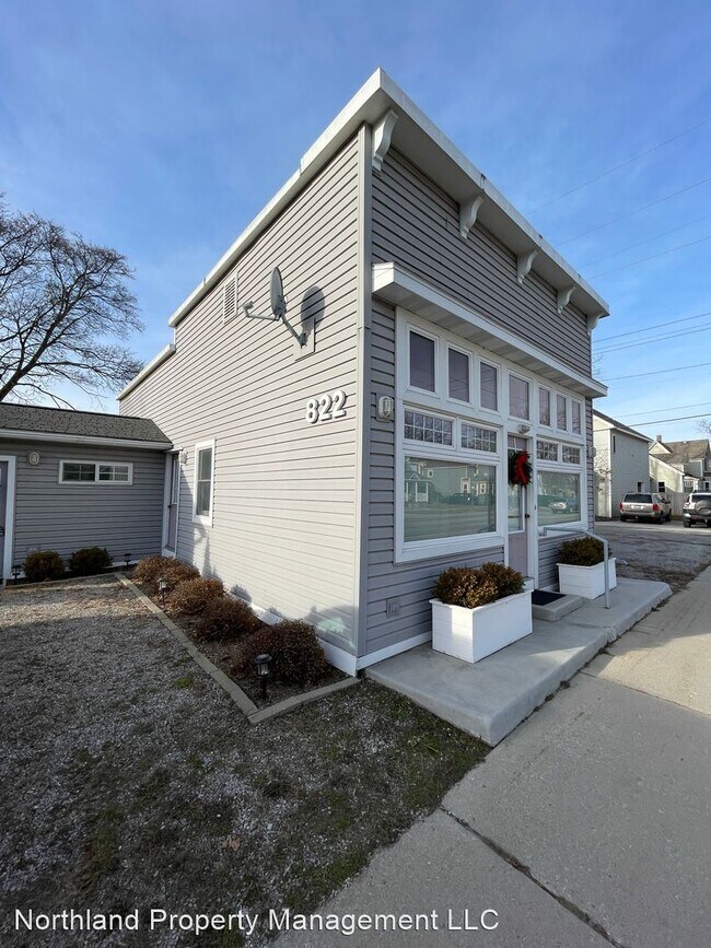 Building Photo - 1 br, 1 bath House - 822 S. Cass St