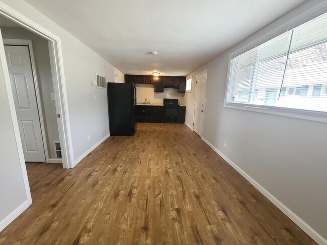 Building Photo - 406 Kelton Ave