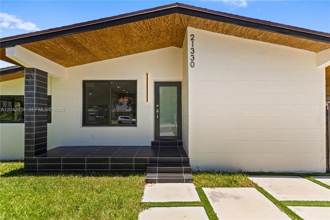 Building Photo - 21330 NE 26th Ave