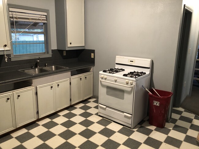 Building Photo - 1948 Snider Ave