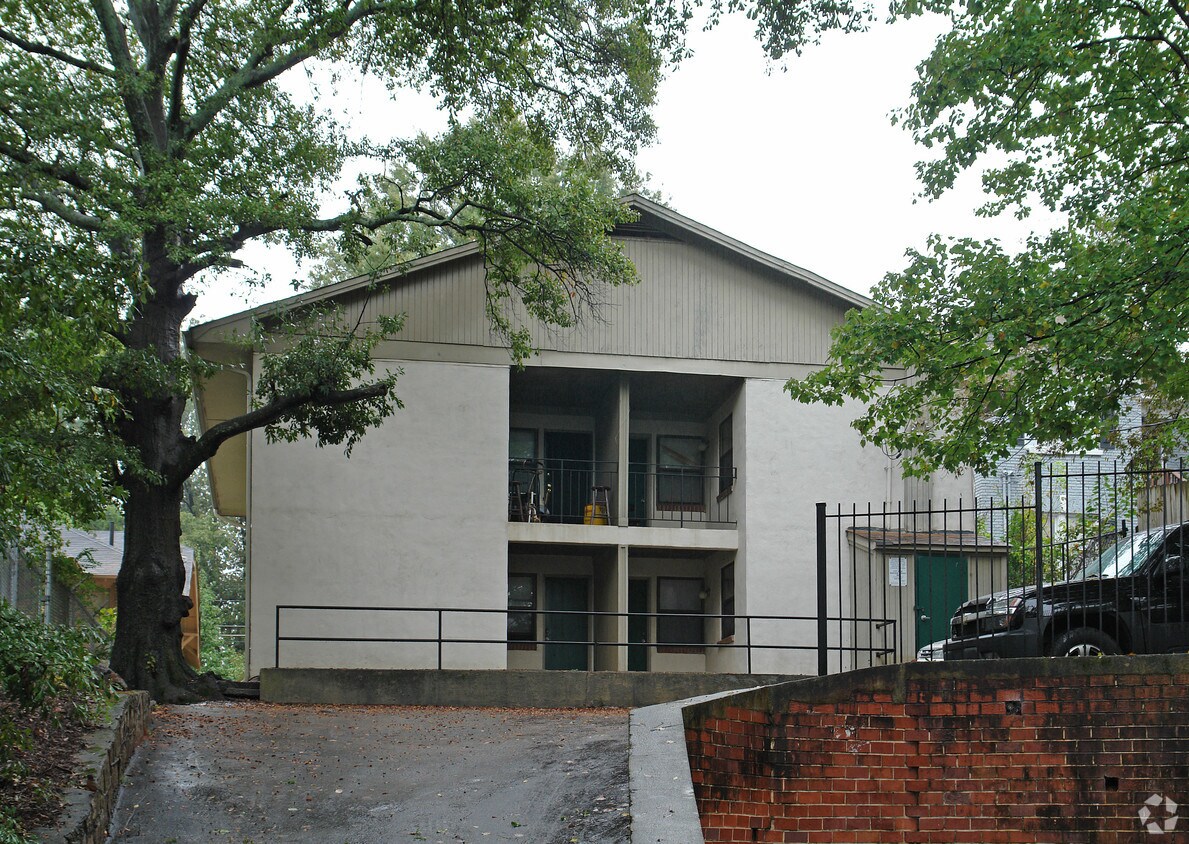Building Photo - 504 NE Parkway Dr