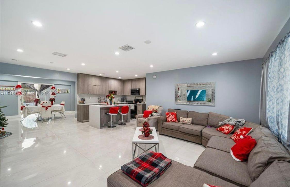 Foto del edificio - 7130 SW 14th St