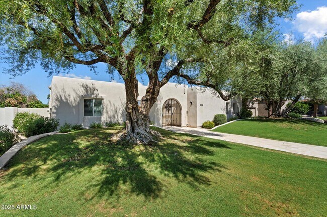 Foto del edificio - 8338 E San Rafael Dr