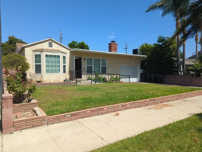 Building Photo - Spacious 2-Bed, 1-Bath Home in the Heart of Burbank!