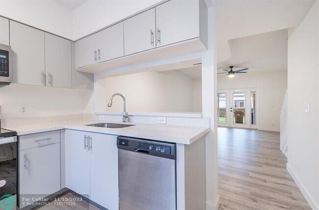 Foto del edificio - 65 Whitehead Cir