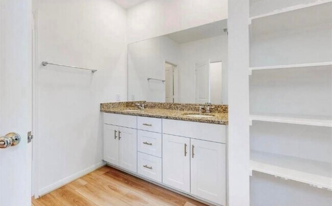 Foto del edificio - 2723 Forest Retreat Ln