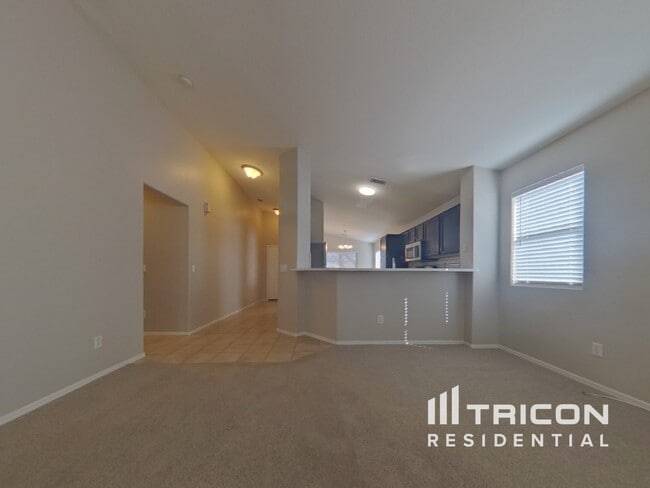 Building Photo - 10821 W Elm Ln