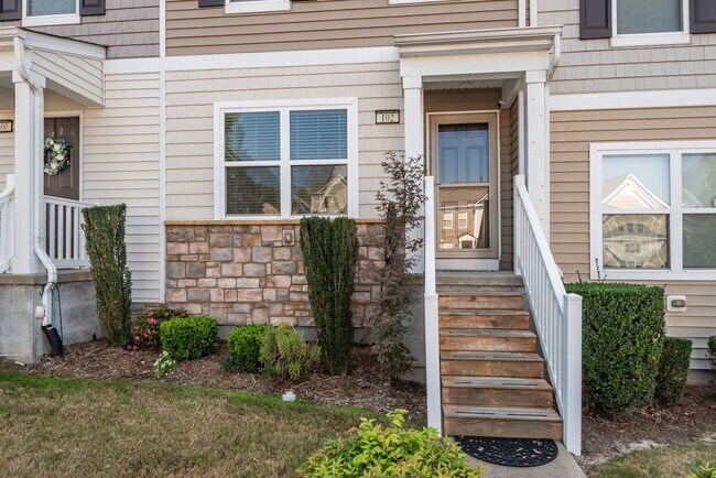 Foto del edificio - 3bd/3.5ba Spacious 3 Floor Townhouse in Du...