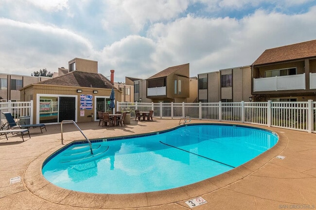 Foto del edificio - 8034 Linda Vista Rd