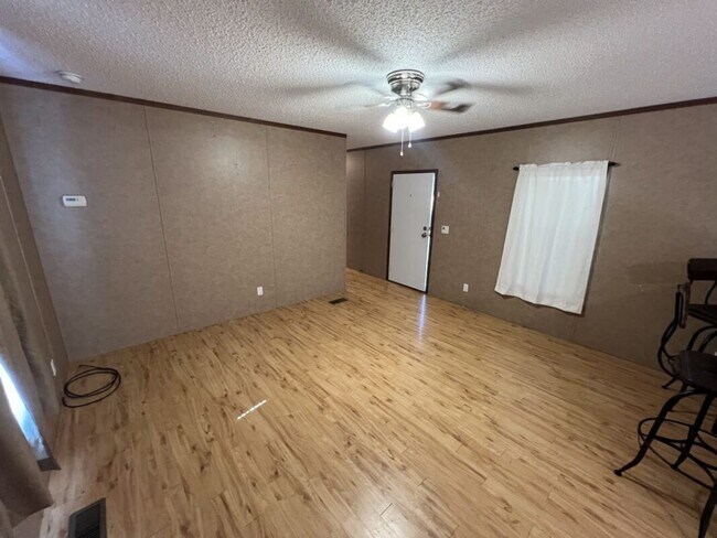 Foto del edificio - 3-bedroom 2-bath large single wide 1080 Square Feet mobile home located in Baker, LA