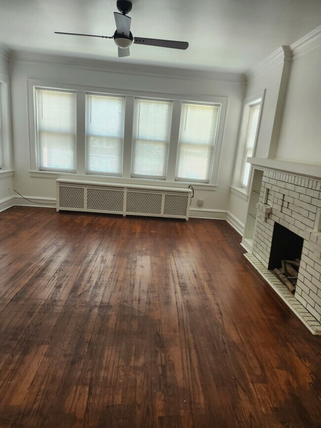 Foto del edificio - 2827 N Parkside Ave